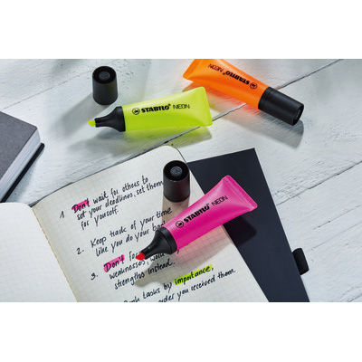 STABILO%20Neon%20Highlighter%20-%20Image%206