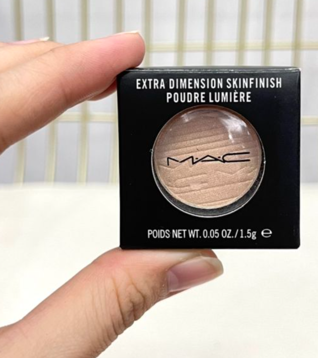 M.A.C Highlighter 1.5g mini size (with box)