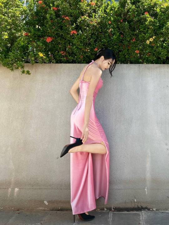 Long%20Velvet%20dress%20-%20Image%202