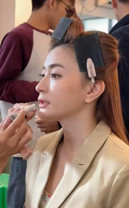 Hair%20Sticker%20Box%20(10%20Pcs)%20for%20Baby%20Hairs,%20Makeup%20&%20Skin%20Care%20Use%20-%20Image%202