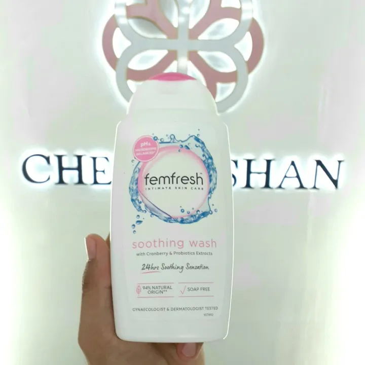 Femfresh%20Soothing%20Wash%20250ml%20-%20Image%203