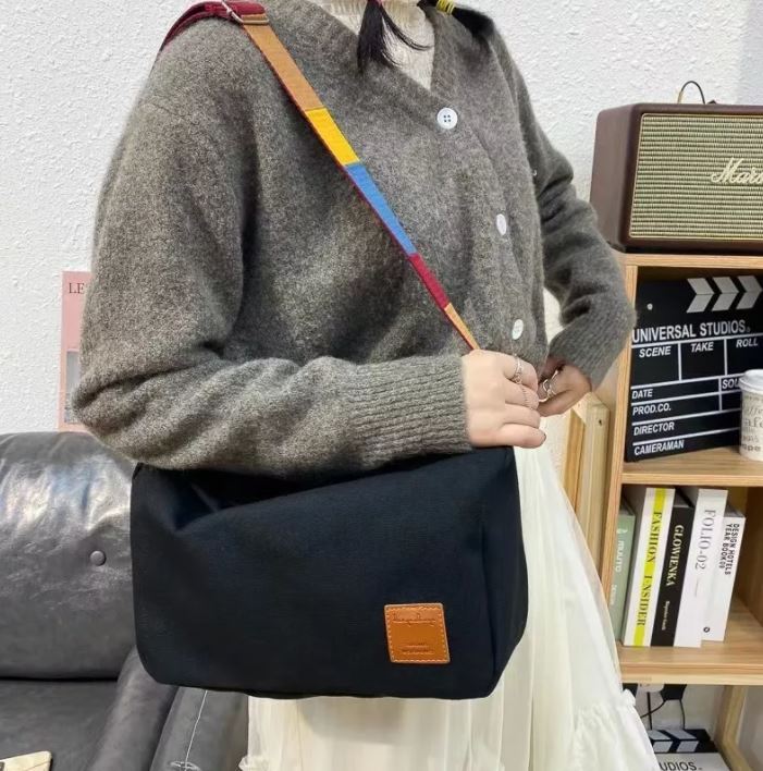 Cool%20fashion,%20Korean%20style,%20canvas%20fabric,%20beautiful%20strap%20Shoulder%20bag%20Fashion%20Palace%20-%20Image%203