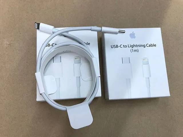 Apple%20USB-C%20To%20Lightning%20Cable%20(1m)%2020W%20-%20Image%203