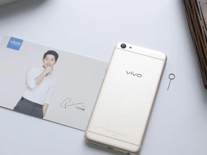 VIVO%20Y67%20Smart%20Fashion%20Phone%20Fingerpint%20(4GB+64GB)%20-%20Image%204