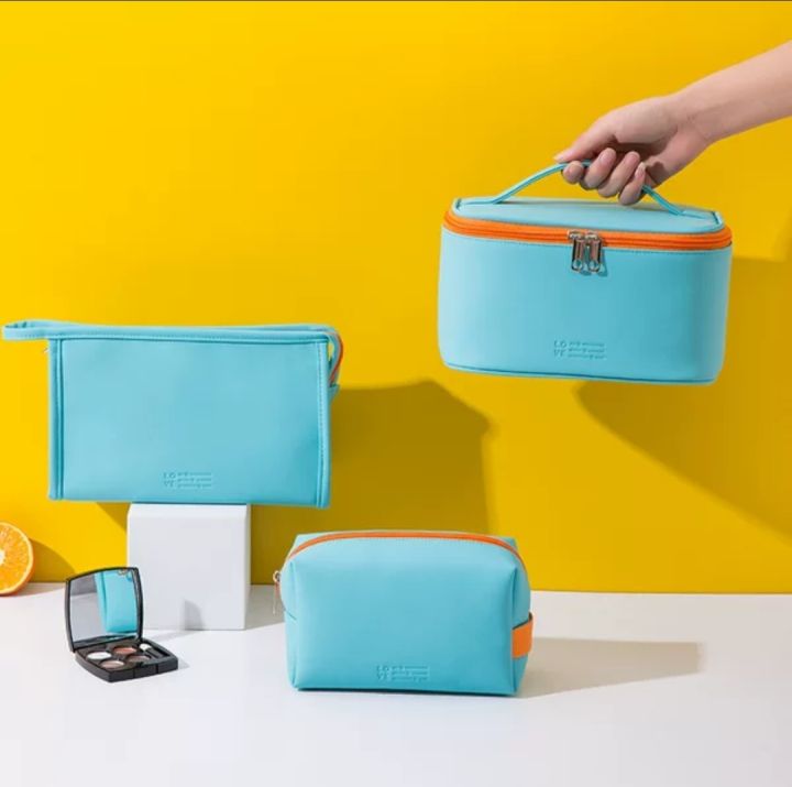 Makeup%20bags%20and%20accessories%20bags%20-%20Image%204