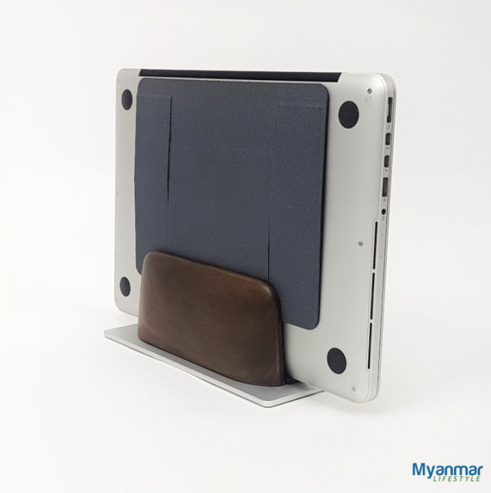 Vertical%20Laptop%20Stand,%20Vertical%20Laptop%20Dock%20(with%20walnut%20wood)%20%E2%80%93%20UPERGO%20-%20Image%208