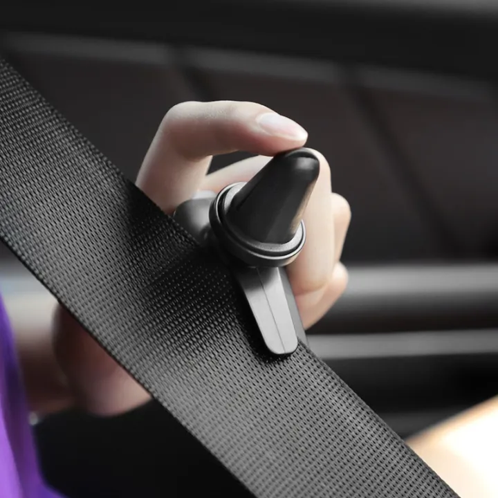 HOCO%20Car%20holder%20%E2%80%9CCA37%E2%80%9D%20magnetic%20in-car%20air%20outlet%20emergency%20tool%20-%20Image%202
