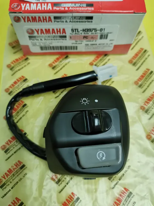 (Preorder)%20Mio%20handlebar%20switches%20for%20old%20models,%20left%20and%20right,%20with%20headlight%20button.%20Genuine%20Yamaha%20parts.%20Free%20shipping.%202%20pieces.%20-%20Image%204