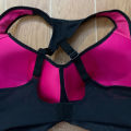 Nike XL 36D Size Sport Bra အမျိုးသမီးဝတ် အားကစားဝတ်အင်္ကျီ used အသန့် Nike Sport Bra 36D Preloved in good condition. 