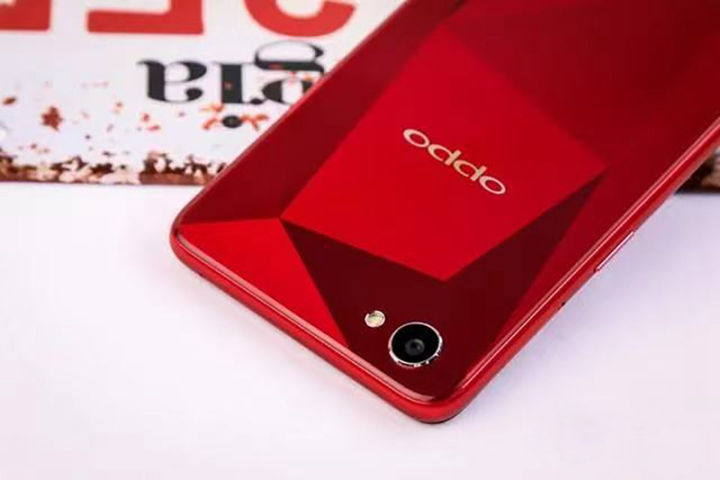 OPPO%20F7%20Fashion%20&%20Music%20Phone%2019:9%20FHD+%20(6GB+128GB)%20-%20Image%203