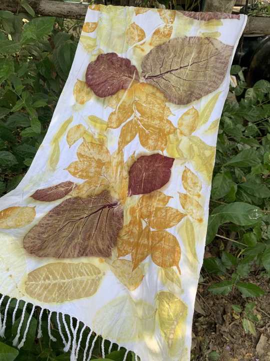 Eco%20Printing%20%E1%80%81%E1%80%BB%E1%80%8A%E1%80%BA%20%E1%80%95%E1%80%AF%E1%80%9D%E1%80%AB%20Scarf%20(%20Design%204%20)%20-%20Image%203