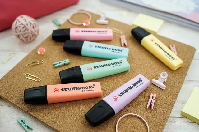 STABILO%20Boss%20Original%20Fluorescent/%20Pastel%20Highlighter%20-%20Image%207