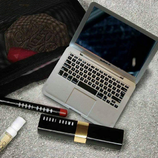 MirrorBook%20Air%20Silver%20Mini%20Novel%20Makeup%20MirrorBook%20Air%20Mirror%20For%20Apple%20MacBook%20Shaped%20-%20Image%202