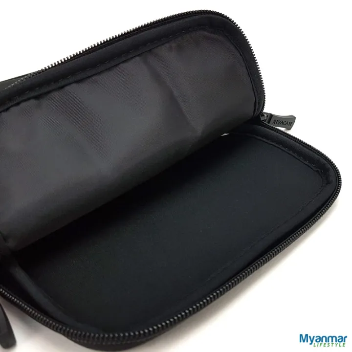 Organizer%20Pouch%20%E2%80%93%20Rivacase%20-%20Image%209