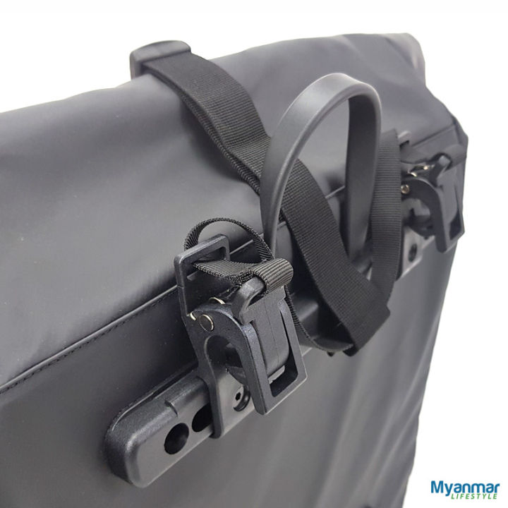 Bicycle%20Rack%20Carrier%20Bag%20%E2%80%93%20Pannier%20Bag%20%E2%80%93%20West%20Biking%20-%20Image%207