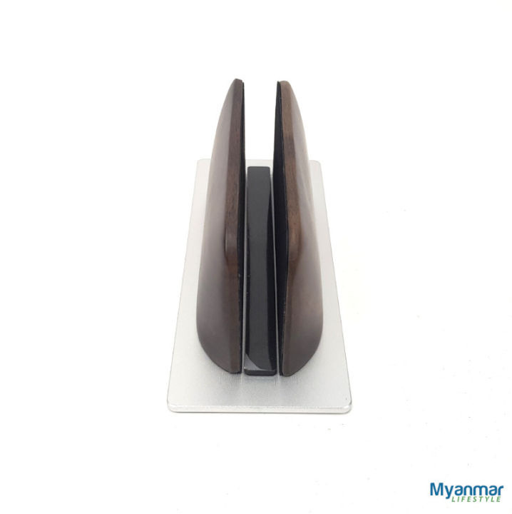 Vertical%20Laptop%20Stand,%20Vertical%20Laptop%20Dock%20(with%20walnut%20wood)%20%E2%80%93%20UPERGO%20-%20Image%205