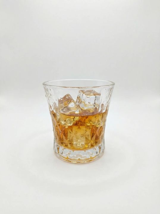 Classic%20Diamond-Cut%20Whiskey%20Glass%20%E2%80%93%20Premium%20Clear%20Glass%20Tumbler%20-%20Image%202