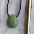 Jade Drop shaped Pendant, ကျောက်စိမ်း မိုးရေစက်ပုံ ဆွဲသီး၊. 