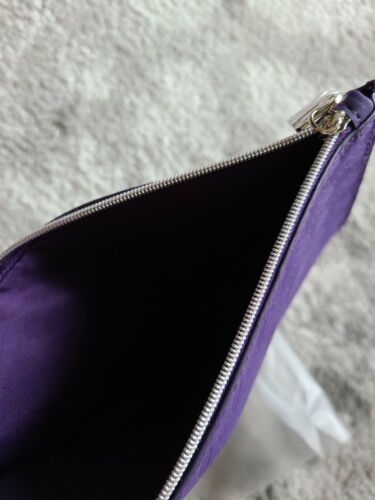 KENZO%20CHEEKY%20COSMETICS/TRAVEL%20POUCH%20-%20Image%205
