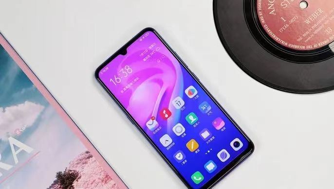 VIVO%20S1%20Fashion%20&%20Smart%20Mobile%2020:9%20Amoled%20FHD%20(8GB+256GB)%20-%20Image%209