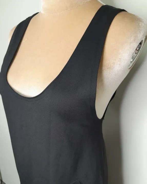 Black%20Dress%20with%20Two%20Side%20Pockets,%20a%20Flawless%20Fusion%20of%20Style%20and%20Functionality%20for%20the%20Modern%20Woman%20Seeking%20-%20Image%202