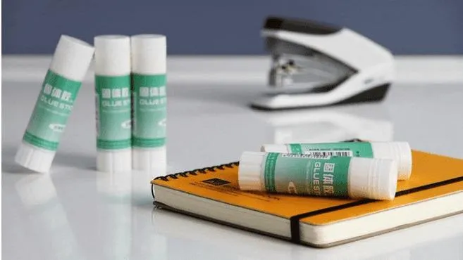 Deli%20Glue%20Stick%207101Z%20(1%20pcs)%20-%20Image%203