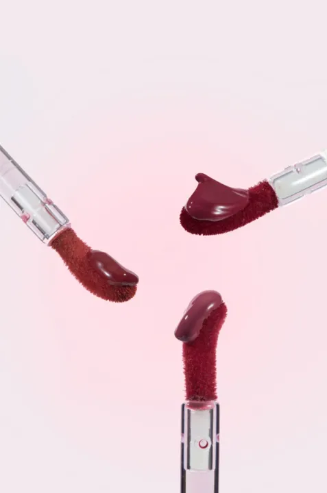 (Preorder)%20beWiLD%20Lumi%20Glow%20Lip,%20lip%20tint%20oil,%20clear%20color,%20long%20lasting,%20juicy,%20glossy%20lip%20-%20Image%205