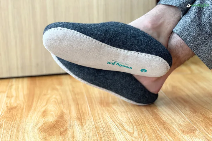 Handmade%20Charcoal%20Classic%20Wool%20Felt%20Slipper%20with%20Leather%20Sole%20-%20Image%204