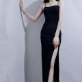 Light mature hot girl, pure desire style, design sense of royal sister, black slit bag hip suspender dress, women's long waist cinched thin. 