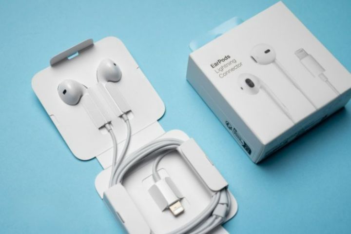 Apple Earpods With Lightning Cable Connector For Iphone Headphones