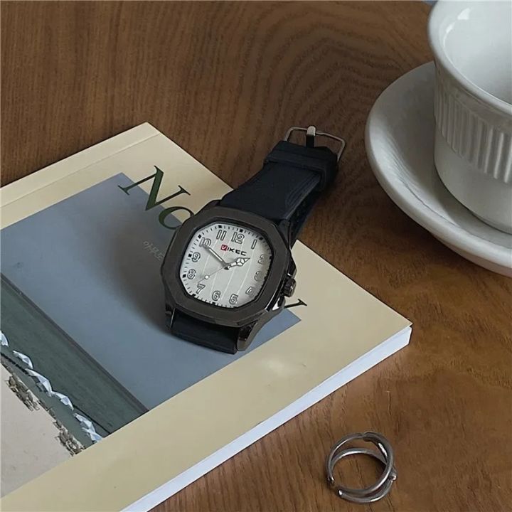 American%20High%20Street%20Sports%20Square%20Fashion%20Unisex%20Simple%20Large%20Dial%20High%20School%20Watch%20-%20Image%202