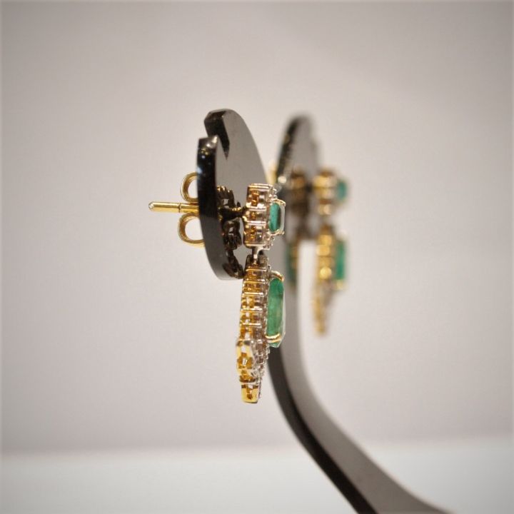 Diamond%20Earing%20with%20Emerald%20-%20Image%205