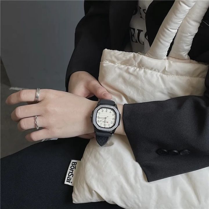 American%20High%20Street%20Sports%20Square%20Fashion%20Unisex%20Simple%20Large%20Dial%20High%20School%20Watch%20-%20Image%204