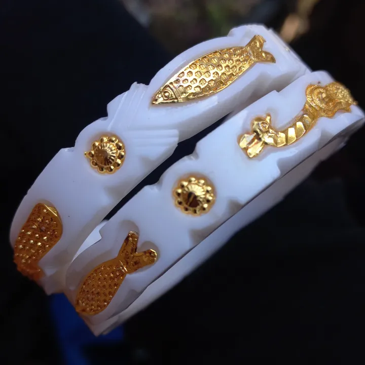 Gold%20Plated%20Sankha%20Pola%20Bangles%20For%20Women%20Conch%20Shell%20With%20Peacock%20Design%20Churi%20-%20Image%205