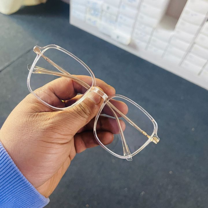 Elegant%20Women's%20Transparent%20Full%20Rim%20Eyeglasses%20with%20Clear%20Frame%20and%20Gold%20Accents%20-%20Image%205