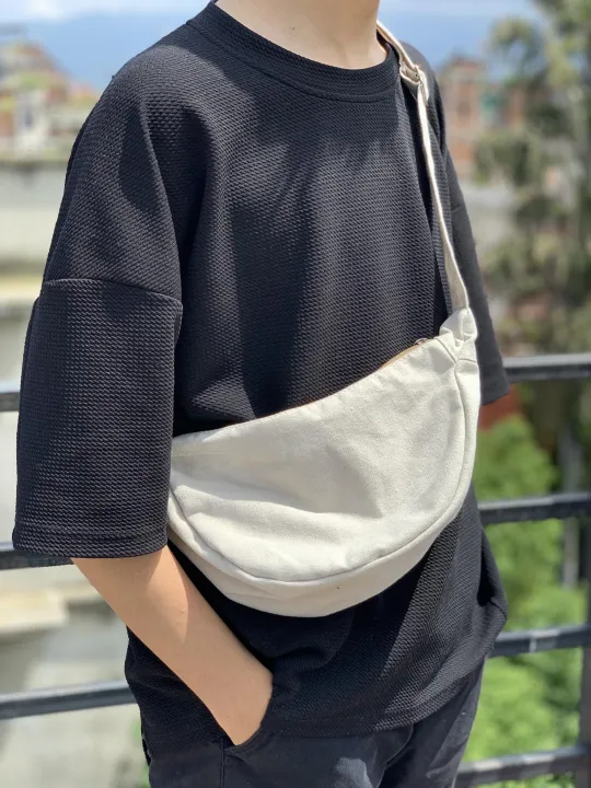 Cotton%20Canvas%20Moon%20Bag%20%7C%20Dumpling%20Bag%20%7C%20Momo%20Bag%20%7C%20Crescent%20Bag%20For%20Men%20and%20%20Women%20-%20Image%204