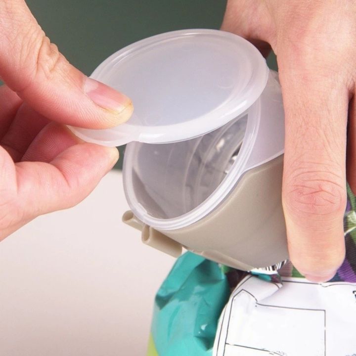 4%20pcs%20Durable%20Plastic%20Food%20Bag%20Clips%20Pour%20Spout%20Leakproof%20Design%20Snack%20Bag%20Sealer%20Reusable%20Airtight%20Seal%20Sealing%20Pour%20Food%20Clip%20Kitchen%20Use%20-%20Image%205