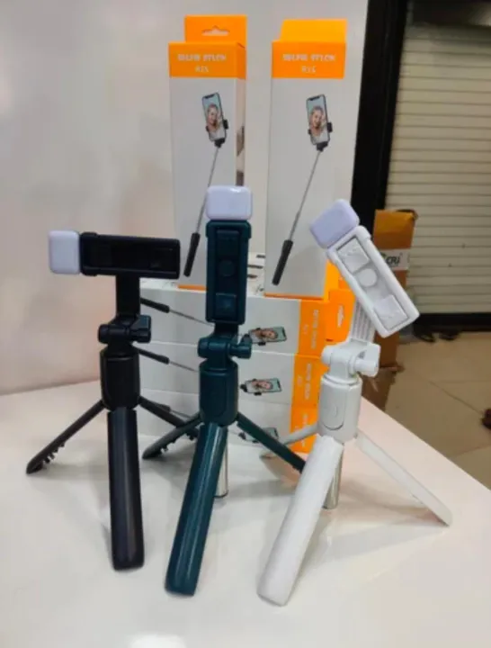 R1S/R1%20Bluetooth%20Extendable%20selfie%20stick%20with%20LED%20lights%20wireless%20Remote%20And%20Tripad%20Stand%20-%20Image%208