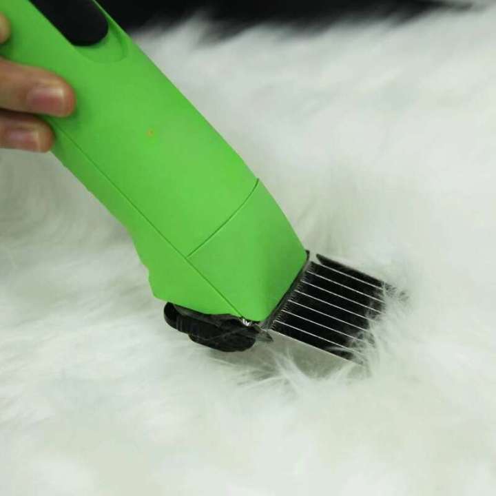 Professional%20Animal%20Stainless%20Steel%20Comb%20Set%20for%20A5-style%20Detachable%20Blade%20Clippers,%20Dogs,%20Cats,%20and%20Horses%20-%20Image%203