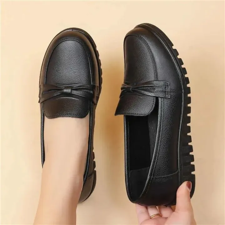 Spring%20shoes%20in%20stock%20low-top%20solid%20color%20round%20toe%20daily%20loafers%20live%20delivery%20mom%20shoes%20waterproof%20oil-proof%20soft%20shoes%20-%20Image%204
