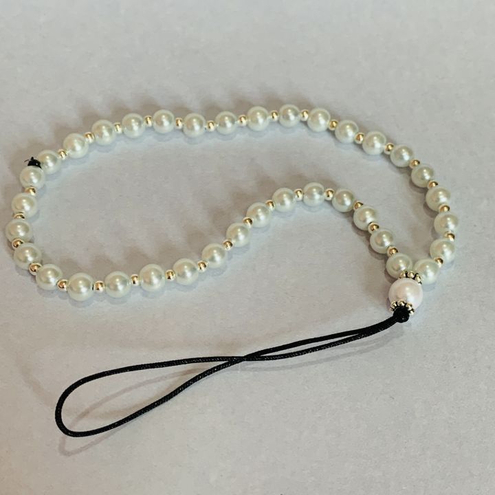 Kawaii%20K-Pop%20Phone%20Charm%20Strap.%20Handmade%20Beaded%20Phone%20Charm%20-%20Image%203