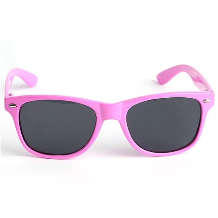 Kids%20Retro%20Black%20Wayfarer%20Sunglasses%20For%20Boy%20And%20Girl%20-%20Image%205