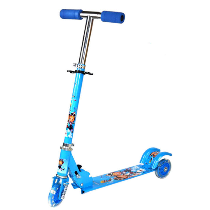 Kids%203-Wheel%20Scooter%20%E2%80%93%20Foldable%20with%20Shock%20Absorption,%20Flashing%20Wheels%20&%20Brake,%20Adjustable%20Ride%20for%20Boys%20&%20Girls%20-%20Image%202