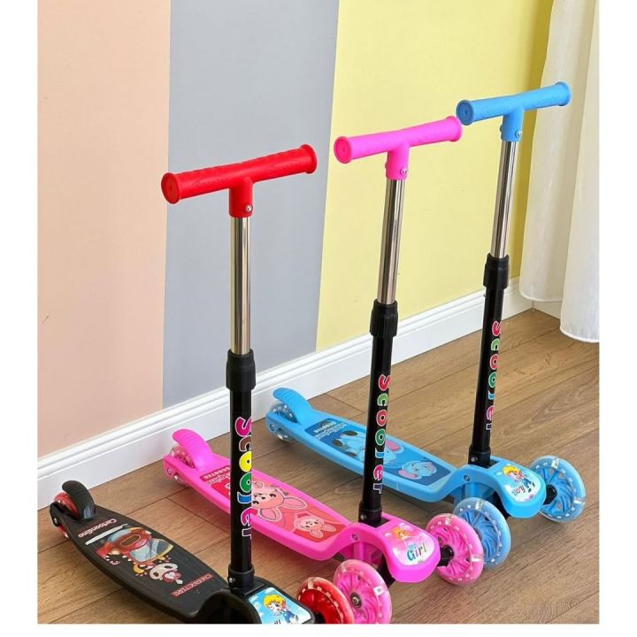 The image display 3-wheel kick scooters with cool and cute cartoons designed for childrens