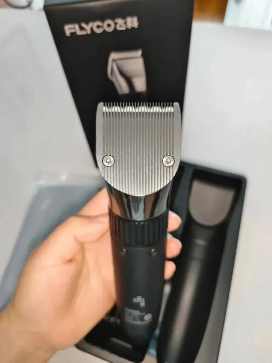 FLYCO%20FC5908%20Professional%20Hair%20Clipper%20%E2%80%93%20Titanium%20Ceramic%20Blade,%20180-Min%20Cordless,%20USB-C,%20Quiet%20&%20Washable,%20Dual-Speed%20Trimmer%20for%20Men,%20Kids%20&%20Home%20Haircuts%20-%20Image%206