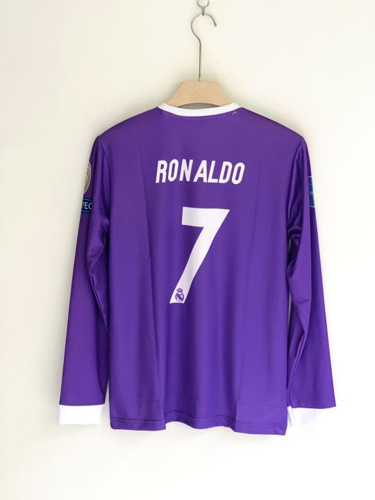 Ronaldo%20Retro%20Kit%202017%20(Real%20Madrid%20Purple%20Kit)%20-%20Image%203