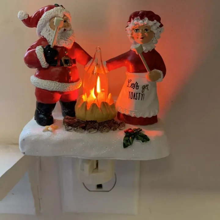 Trendy%20Flickering%20Snoopy%20Campfire%20Nightlight%20LED%20Cute%20Santa%20Claus%20Halloween%20Night%20Lights%20Twinkling%20Room%20Decor%20-%20Image%203