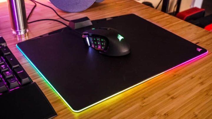Corsair%20MM800%20RGB%20Polaris%20Gaming%20Mouse%20Pad%20-%20Image%202