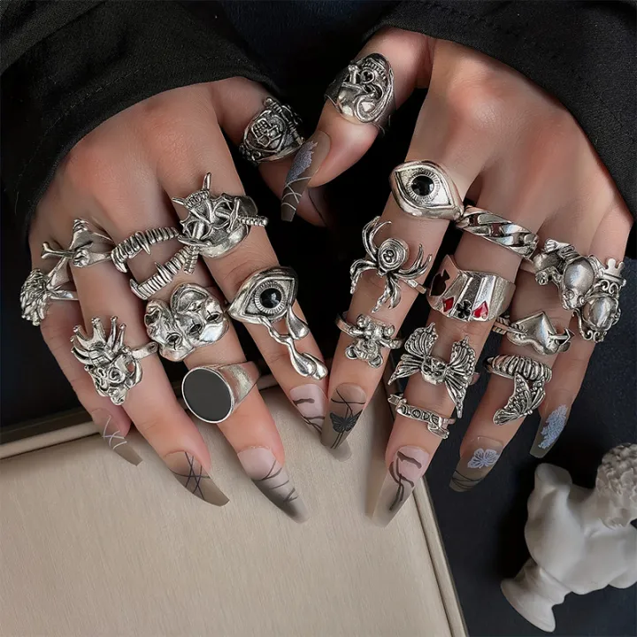 24pcs%20Gothic%20Ring%20Set%20Trendy%20Joker%20Face%20Devil%20Smile%20Face%20Patterns%20Zinc%20Alloy%20Mix%20And%20Match%20For%20Daily%20Outfits%20Party%20Accessories%20-%20Image%205