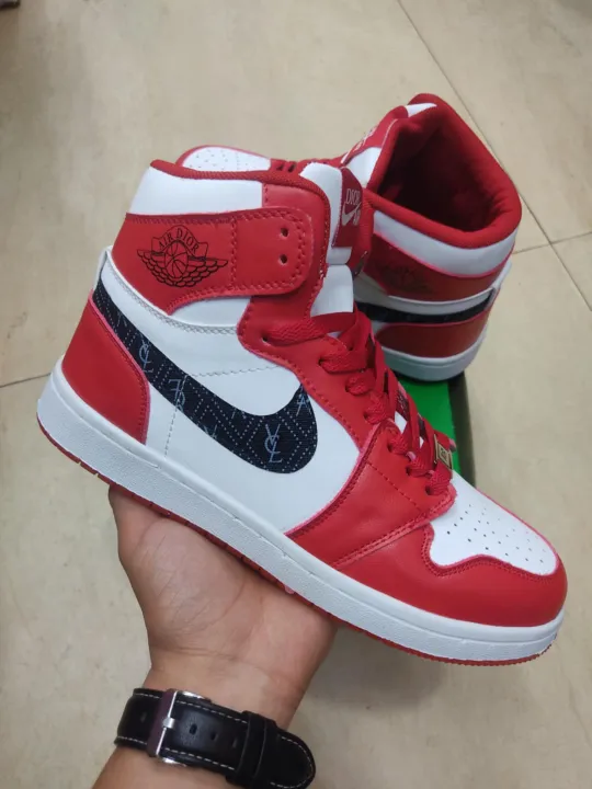 Dior%20x%20Jordan%201%20High%20OG%20Air%20Dior%20Sneaker%20Shoes%20For%20Men%20-%20Image%203